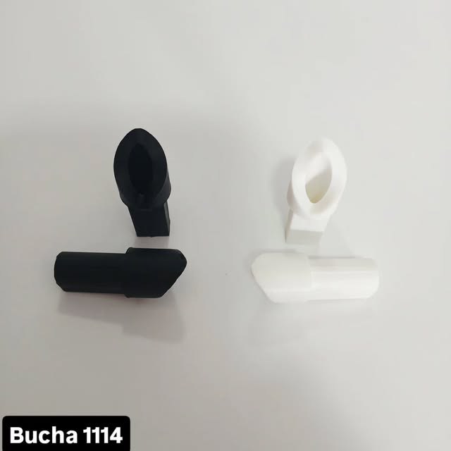 Bucha 1114 injetada pela HCPLAST, detalhe das versões preta e natural